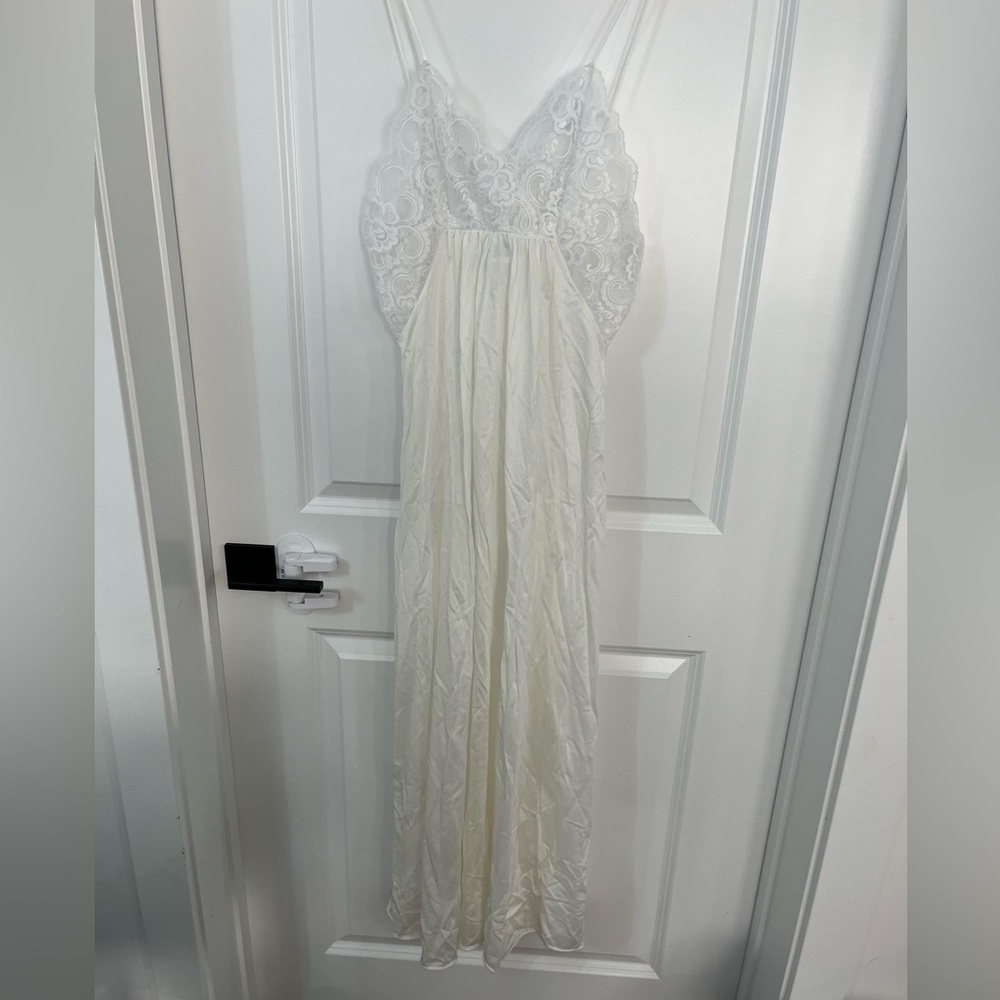 COPY - Vintage 1980 Quiet Moments lace lingerie slip - size M